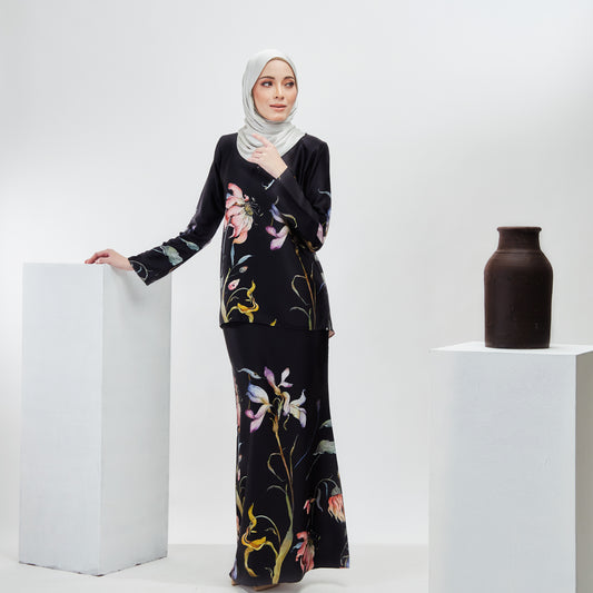 Kurung Haýya in Black