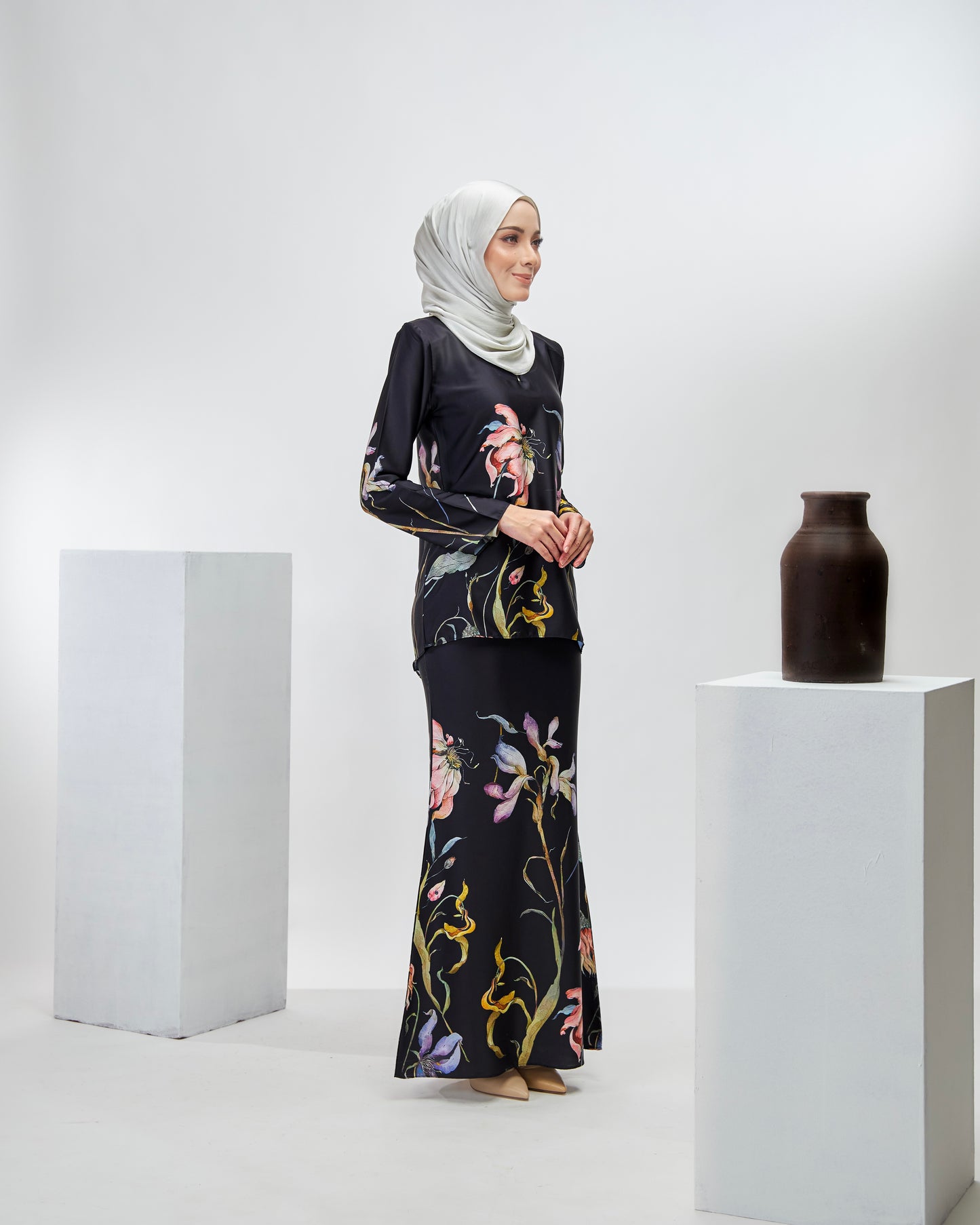 Kurung Haýya in Black