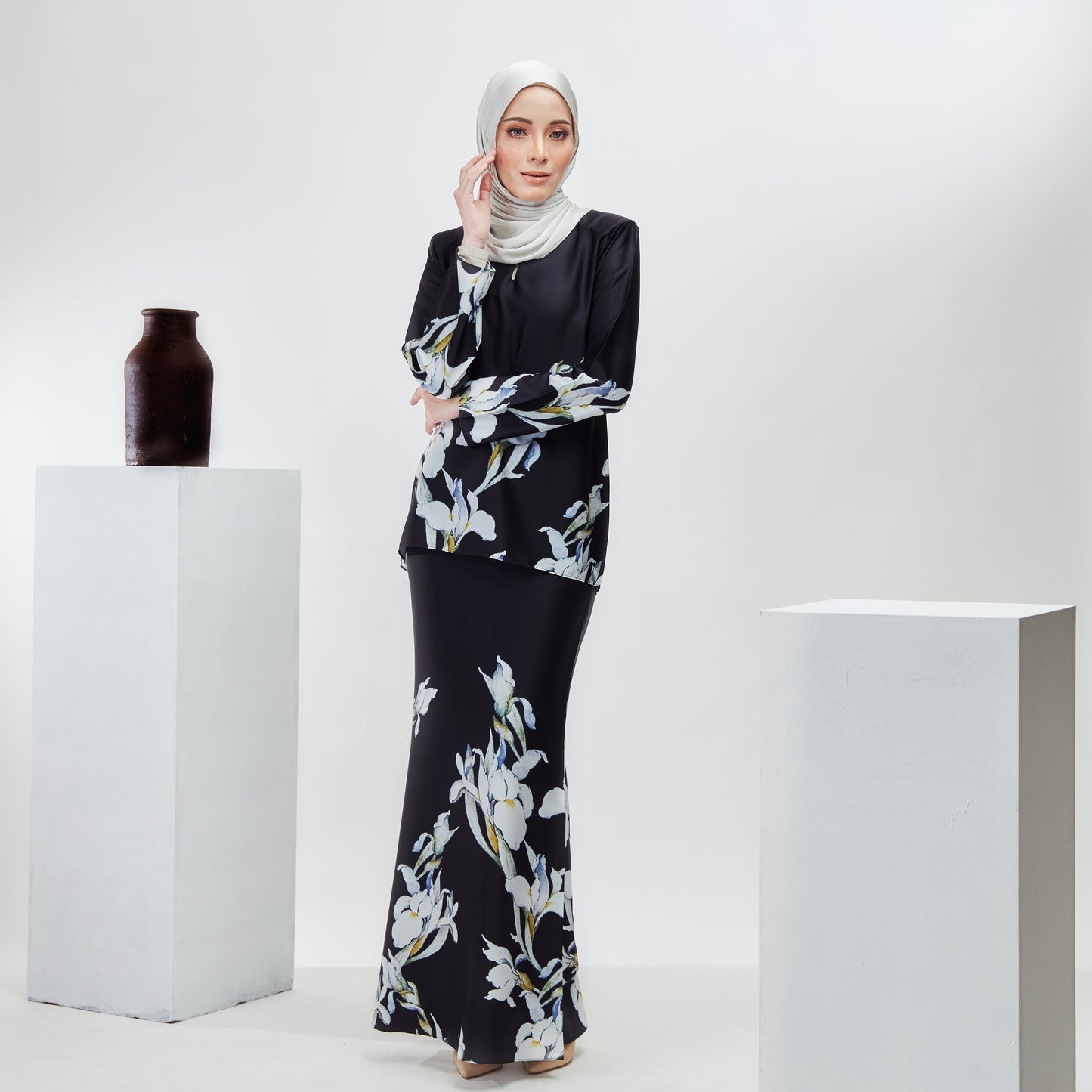 Kurung Te'sserea in Black